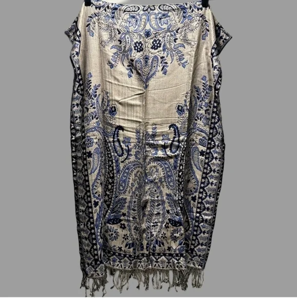 NWOT Chic 100% Cashmere Scarf in Navy and Silver